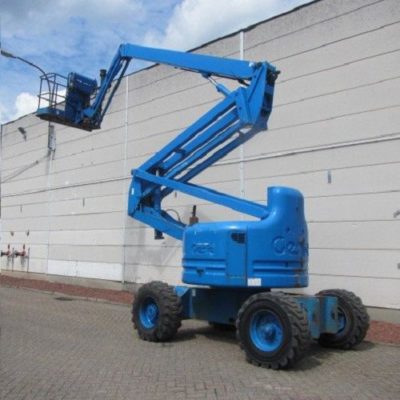 Xe nâng nagười làm việc trên cao 40m