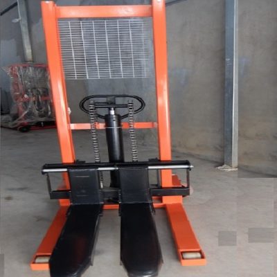 xe-nang-tay-cao-nhat-ban-1tan-nang-cao-1.6m