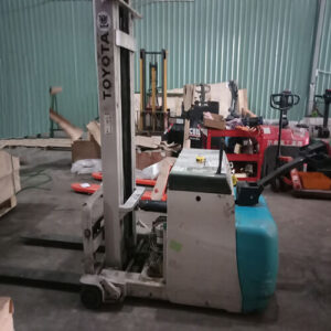 Xe nâng điện cũ Toyota có sẵn tại thuexedien