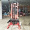 Xe Nâng Quay Đổ Phuy Sắt Màu Đỏ