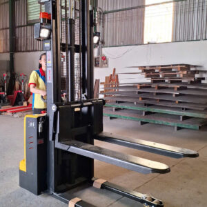 Xe nâng điện cao CDDB1535